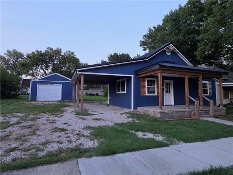Photo of 221 E 2nd Avenue, Garnett, KS 66032 (MLS # 2646573)