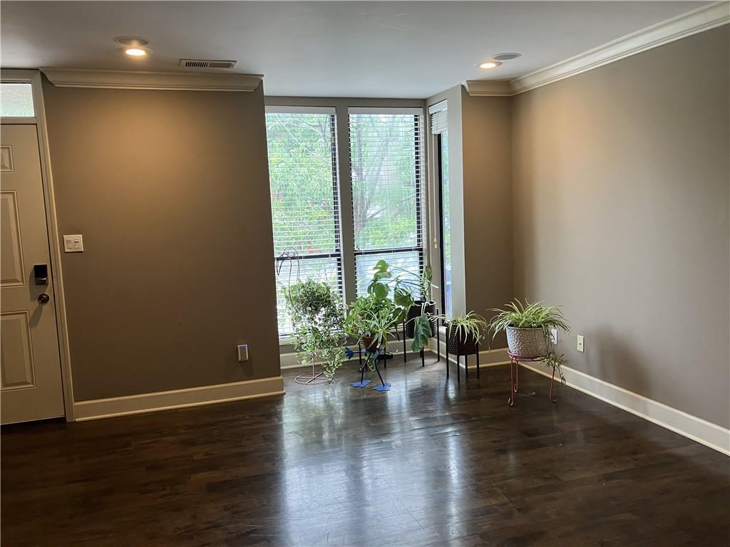 504 W 10th Street 504