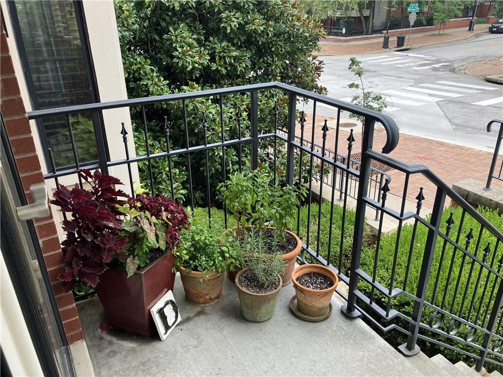 504 W 10th Street 504