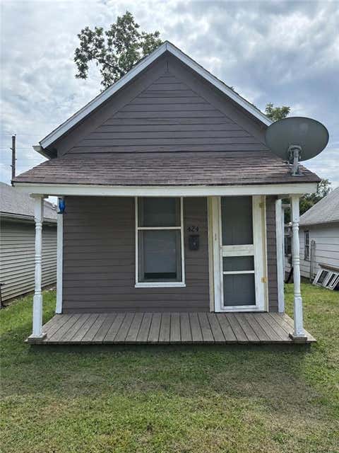 Photo of 424 Thompson Avenue, St Joseph, MO 64504 (MLS # 2634019)