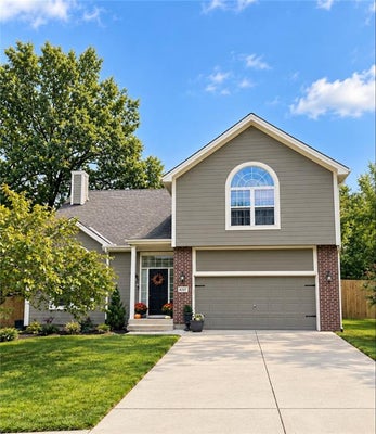 18207 ROLLINS DR, SMITHVILLE, MO 64089 - Image 1463c11f4e0f27477bbbe2ff5b2fb4de/1486770232