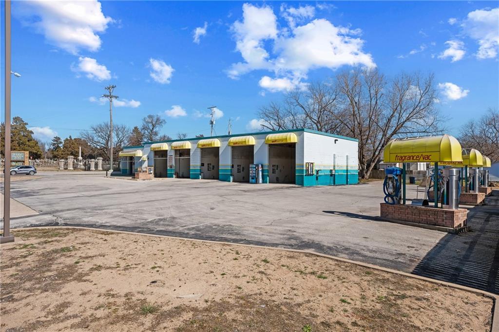 1228 N Pennsylvania Avenue