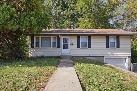 Photo of 2500 Topping Avenue, Kansas City, MO 64129 (MLS # 2646491)