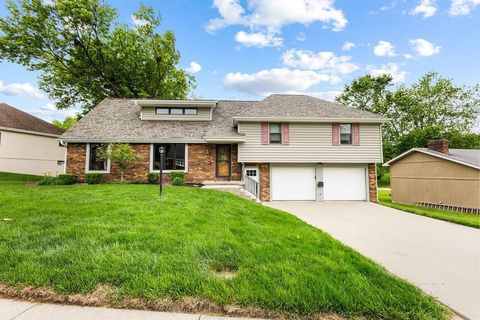 Photo of 506 Meadowcrest Court, St Joseph, MO 64506 (MLS # 2617268)