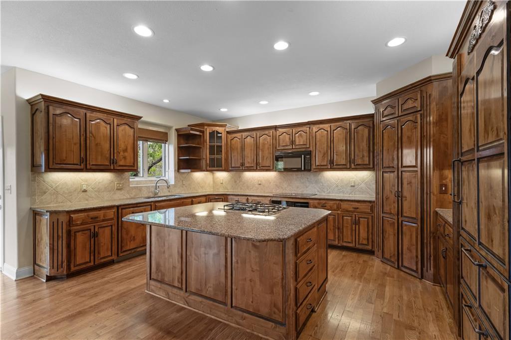 10505 NW River Hills Drive