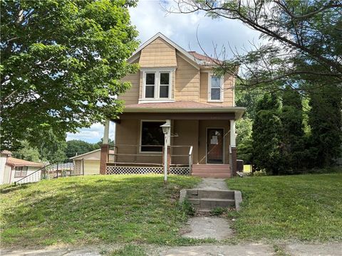 Photo of 1913 Holman Street, St Joseph, MO 64501 (MLS # 2627719)