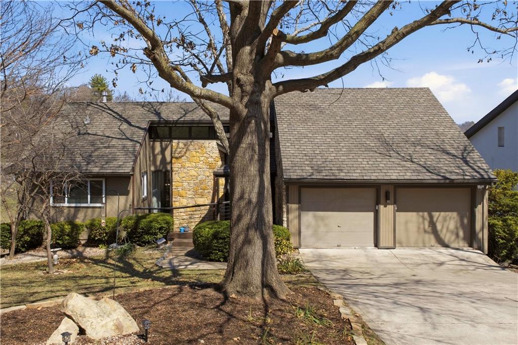 222 NW Locust Street