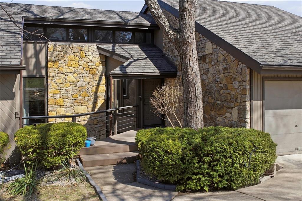 222 NW Locust Street