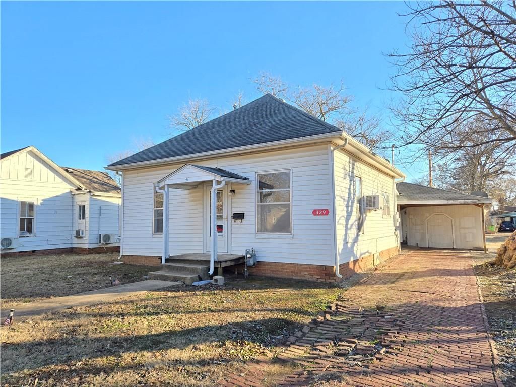 Photo of 329 W 1st Street, Cherryvale, KS 67335 (MLS # 2592121)