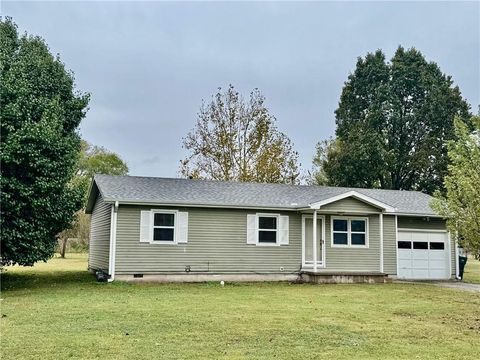 Photo of 1421 S 15th Street, Parsons, KS 67357 (MLS # 2583638)