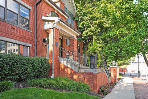 445 W 9th Street 302 Kansas City MO 64105