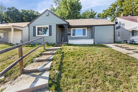 Photo of 1143 E 65th Street, Kansas City, MO 64131 (MLS # 2639170)
