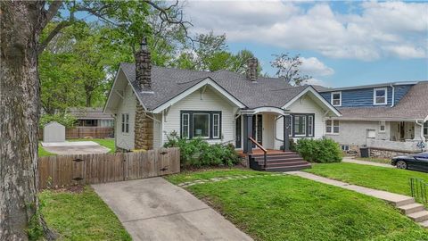 Photo of 7530 Oak Street, Kansas City, MO 64114 (MLS # 2615192)
