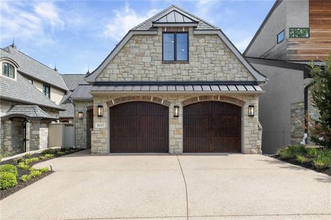 Photo of 4635 Jarboe Street, Kansas City, MO 64112 (MLS # 2610160)