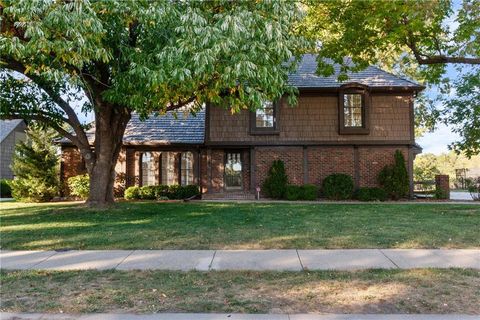 Photo of 9604 W 106th Street, Overland Park, KS 66212 (MLS # 2582961)