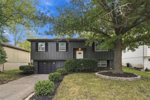 Photo of 506 E Osage Street, Paola, KS 66071 (MLS # 2648347)