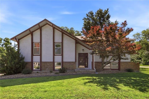 Photo of 1424 Woodlawn Drive, Warrensburg, MO 64093 (MLS # 2624597)