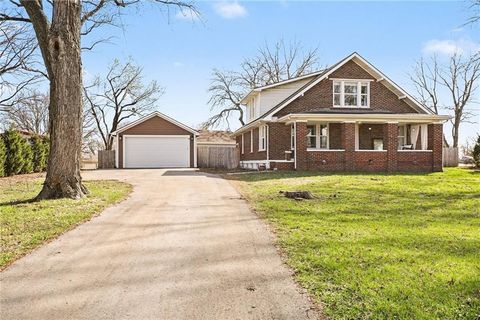 1701 E South Street Harrisonville MO 64701