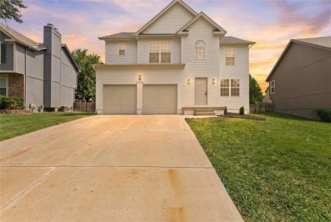 Photo of 21470 W 122nd Street, Olathe, KS 66061 (MLS # 2641662)