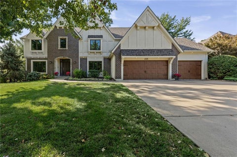 Photo of 6505 W 132nd Terrace, Overland Park, KS 66209 (MLS # 2642259)