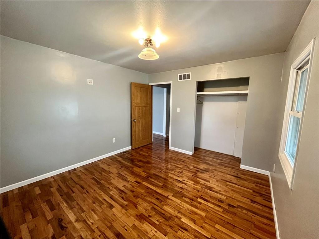 St Joseph, Missouri 64507, United States, 2 Bedrooms Bedrooms, ,1 BathroomBathrooms,Residential,Pending,26692