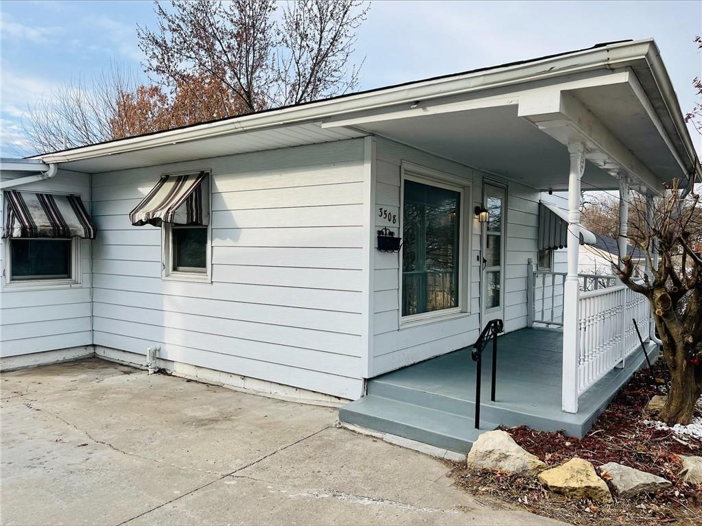 St Joseph, Missouri 64507, United States, 2 Bedrooms Bedrooms, ,1 BathroomBathrooms,Residential,Pending,26692