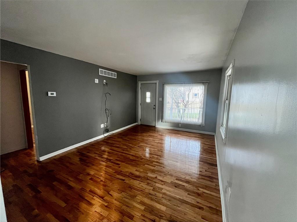 St Joseph, Missouri 64507, United States, 2 Bedrooms Bedrooms, ,1 BathroomBathrooms,Residential,Pending,26692