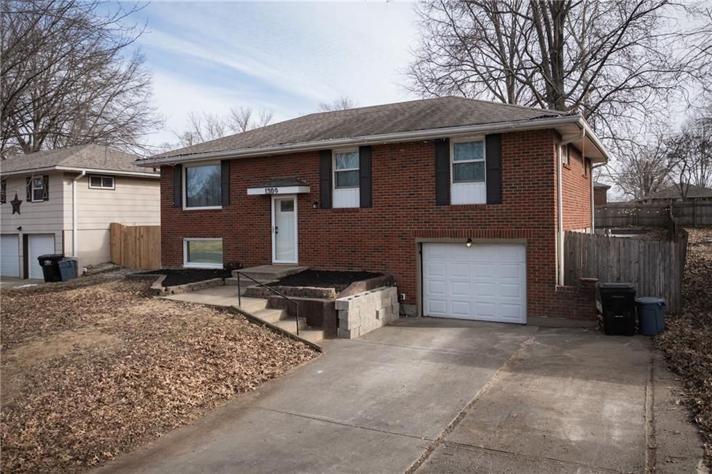 Photo of 1309 S McHenry Street, Independence, MO 64057 (MLS # 2598250)