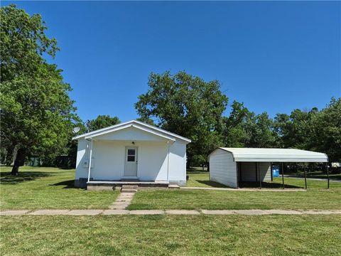 Photo of 400 W 5th Street, Longton, KS 67352 (MLS # 2620217)