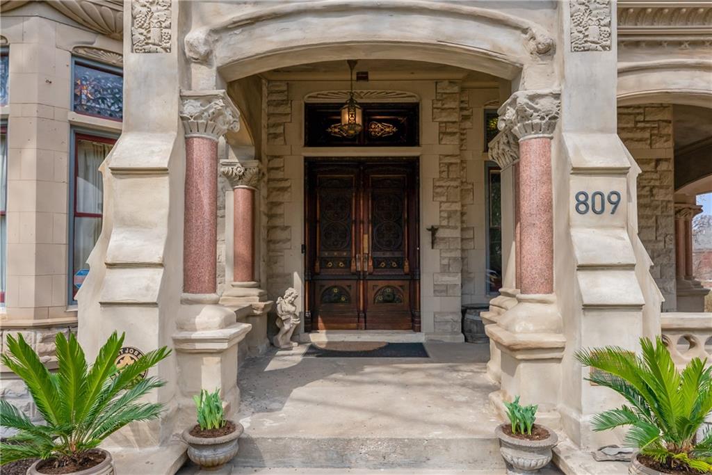 809-819 Hall Street