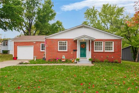 Photo of 9102 W 100TH Terrace, Overland Park, KS 66212 (MLS # 2582405) Photo of 9102 W 100TH Terrace, Overland Park, KS 66212 (MLS # 2582405)