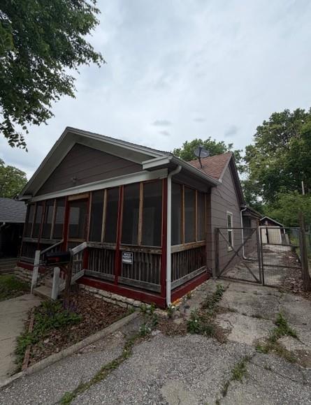 2512 Everett Avenue