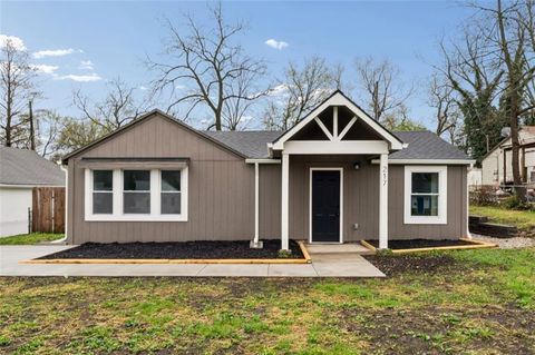 217 W 83rd Terrace, Kansas City, MO 64114 - #: 2610574
