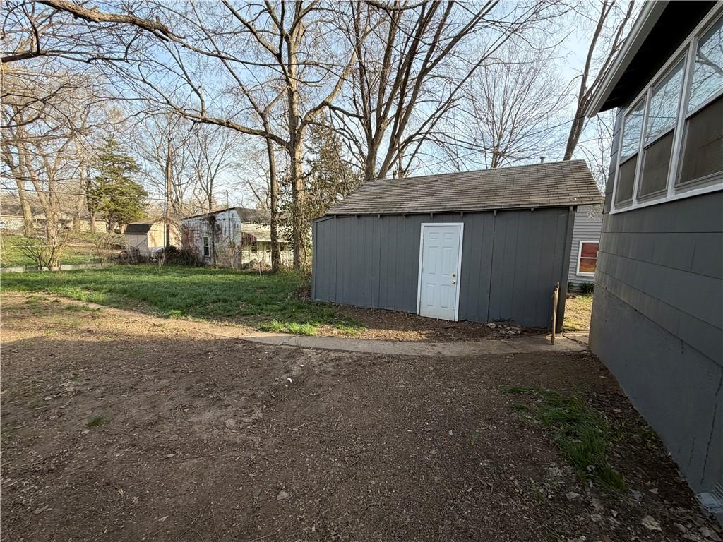 1915 S Overton Avenue