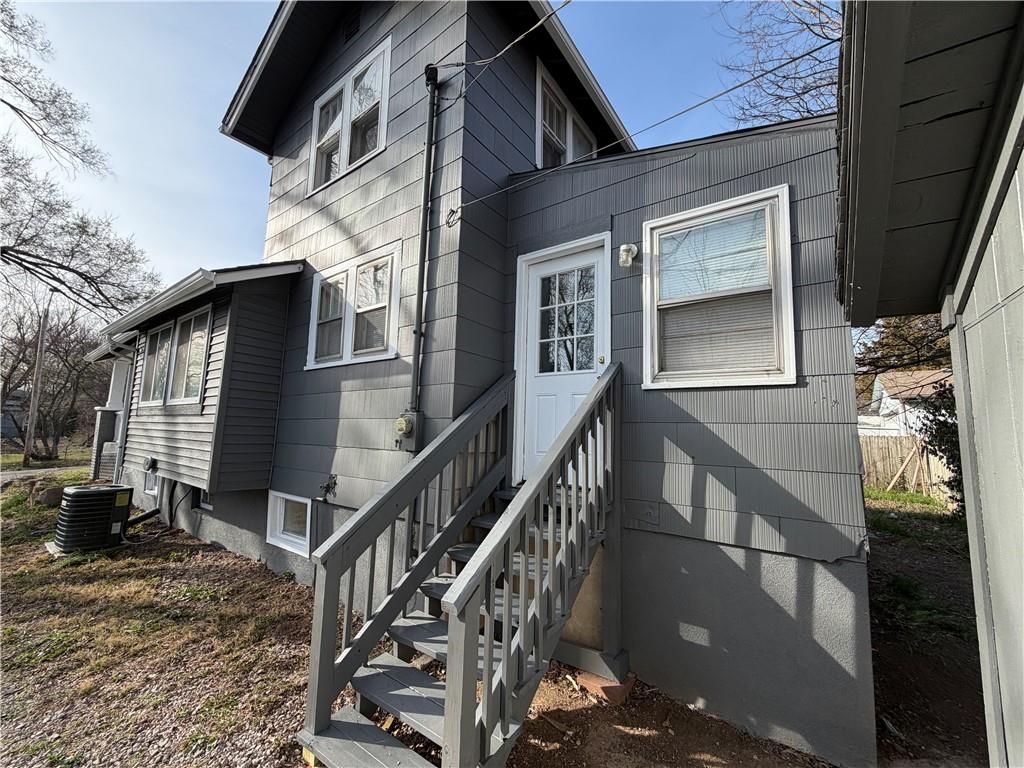 1915 S Overton Avenue