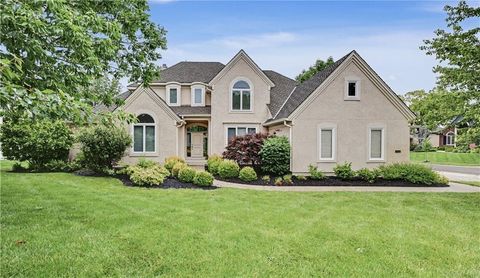 Photo of 5802 W 140th Terrace, Overland Park, KS 66223 (MLS # 2621428)