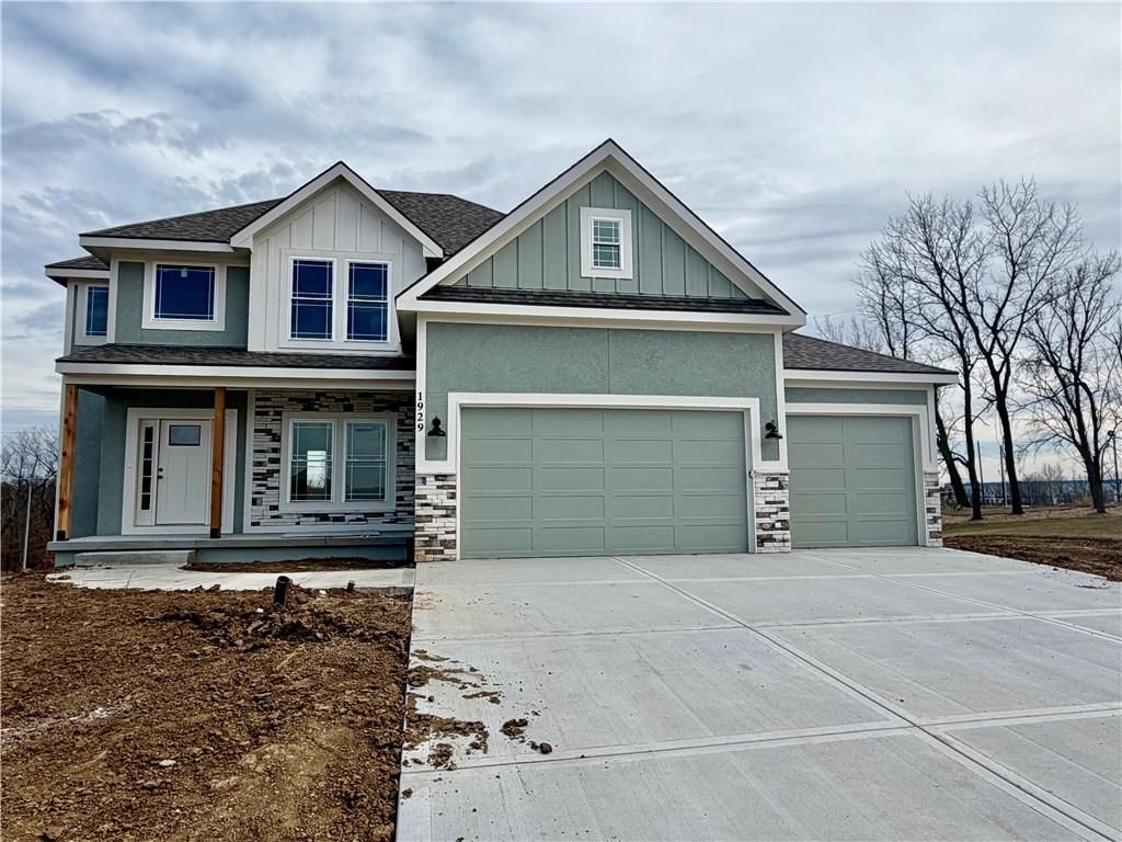 Photo of 1929 Longview Drive, Liberty, MO 64068 (MLS # 2601659)