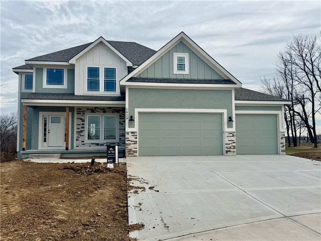 Photo of 1929 Longview Drive, Liberty, MO 64068 (MLS # 2601659)