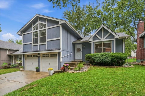 Photo of 6500 N Jarboe Street, Kansas City, MO 64118 (MLS # 2645615)