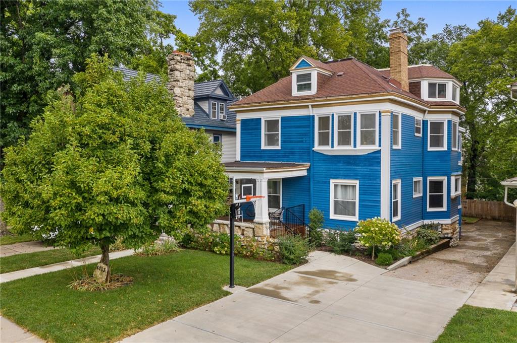 4033 WARWICK Boulevard