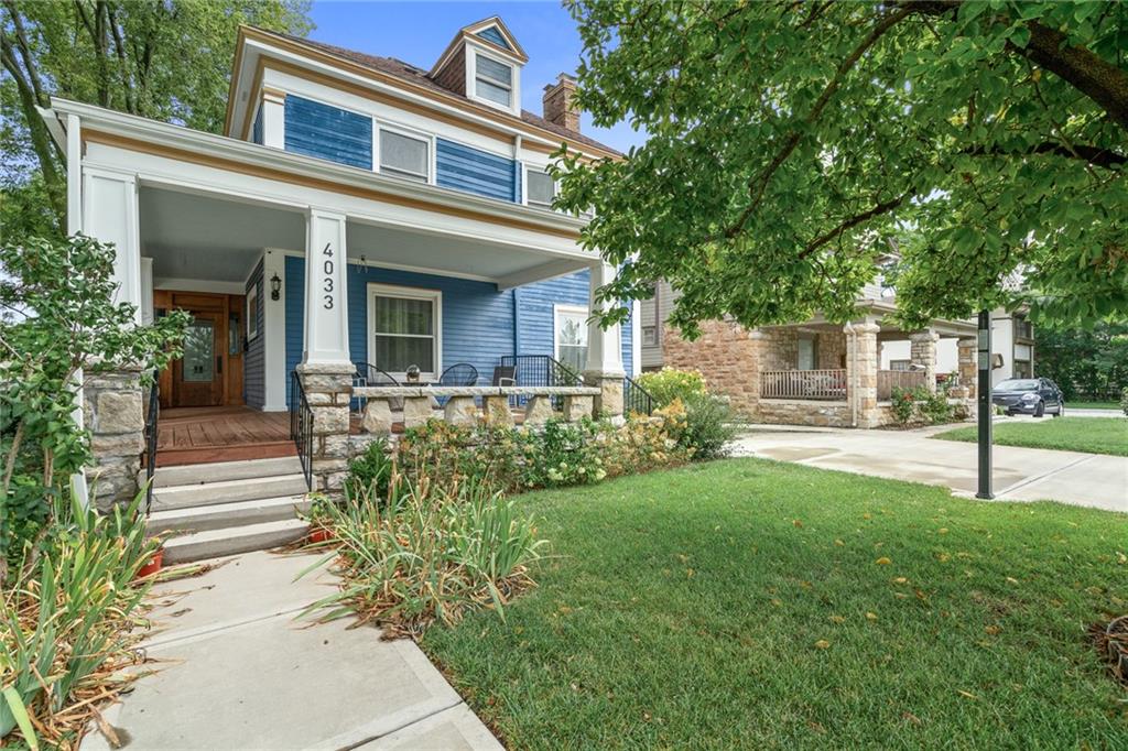 4033 WARWICK Boulevard