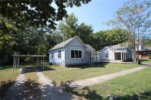 406 E Culton Street, Warrensburg, MO 64093 - #: 2576008