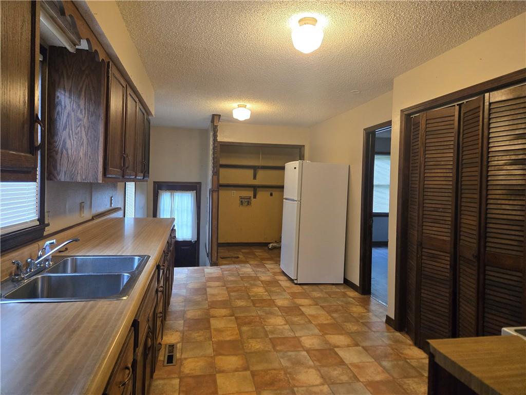 725 E 10th Street