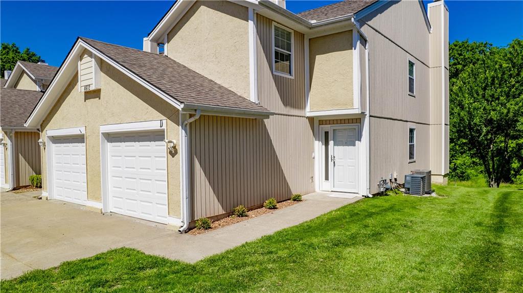 4612 NE Whispering Winds D Drive