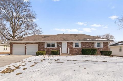 604 NE 1st Street Blue Springs MO 64014