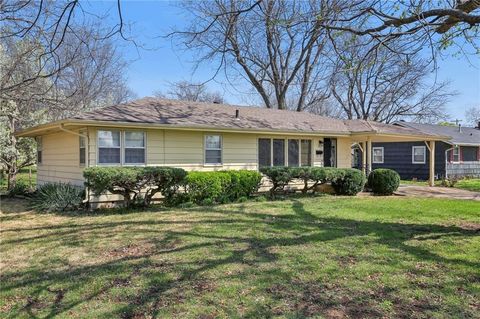 425 E 12th Street, Ottawa, KS 66067 - MLS#: 2530392