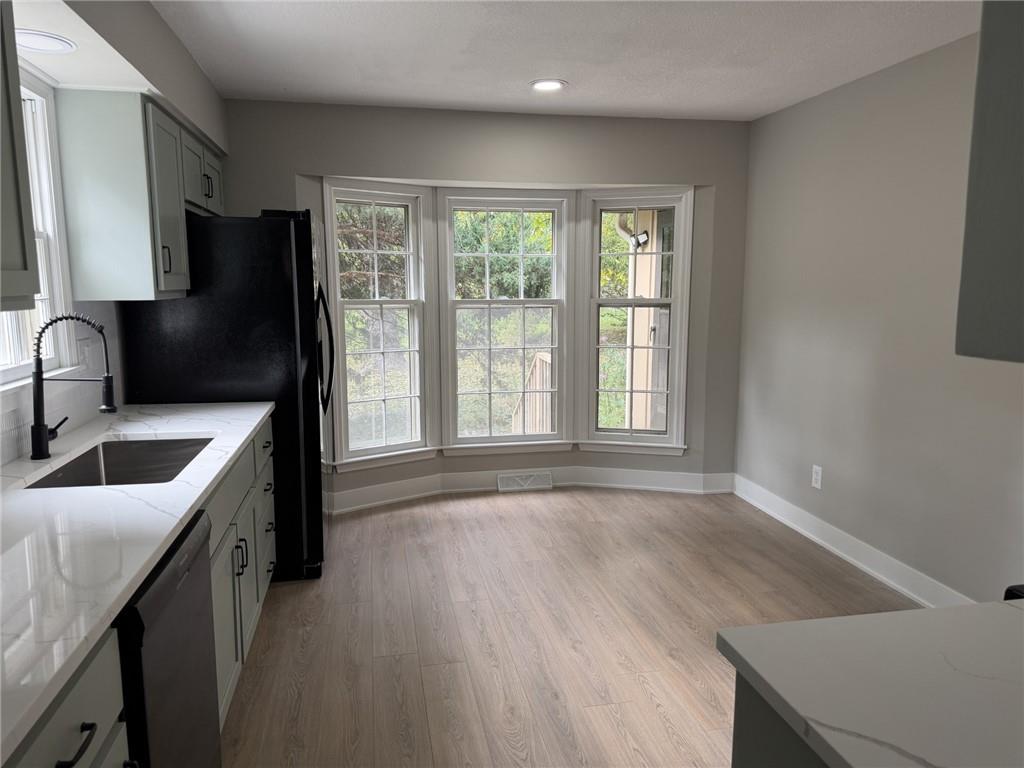 304 NE Oak Tree Court