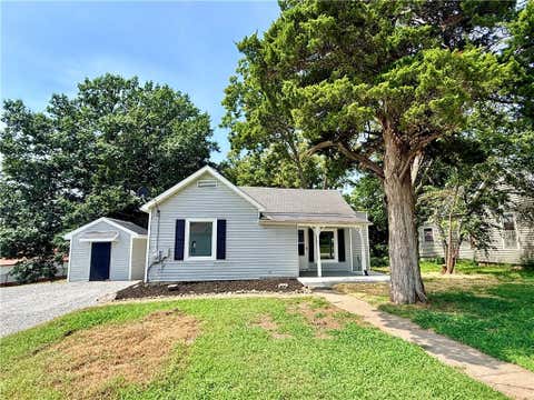 Photo of 422 S Mulberry Street, Warrensburg, MO 64093 (MLS # 2638727)