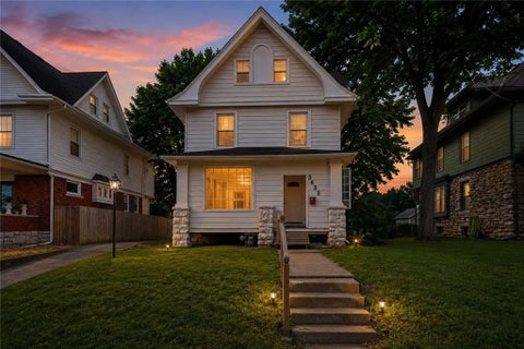Photo of 3632 Virginia Avenue, Kansas City, MO 64109 (MLS # 2639253)