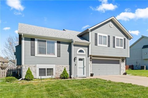 Photo of 8916 NE 114th Terrace, Kansas City, MO 64157 (MLS # 2615965)